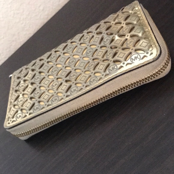 MK Wristlet Wallet Phone Holder - Picture 4 of 8